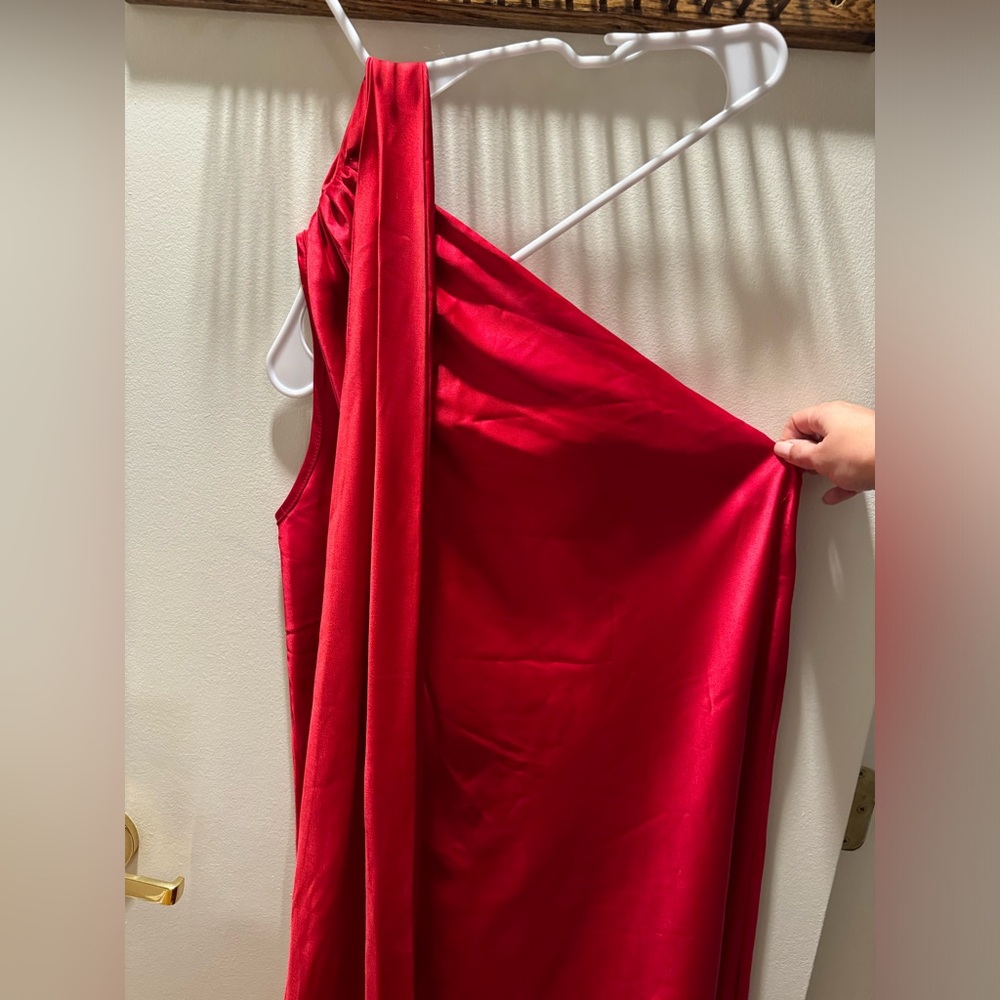Red One Shoulder Scarf Satin Midi Dress - Picture 5 of 7